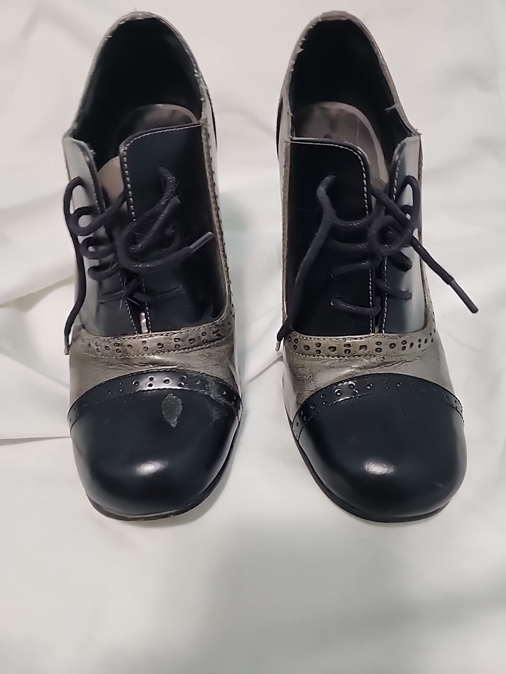 Dollhouse Women's Black and Gray Lace-Up Oxford Heels Sz 7.5